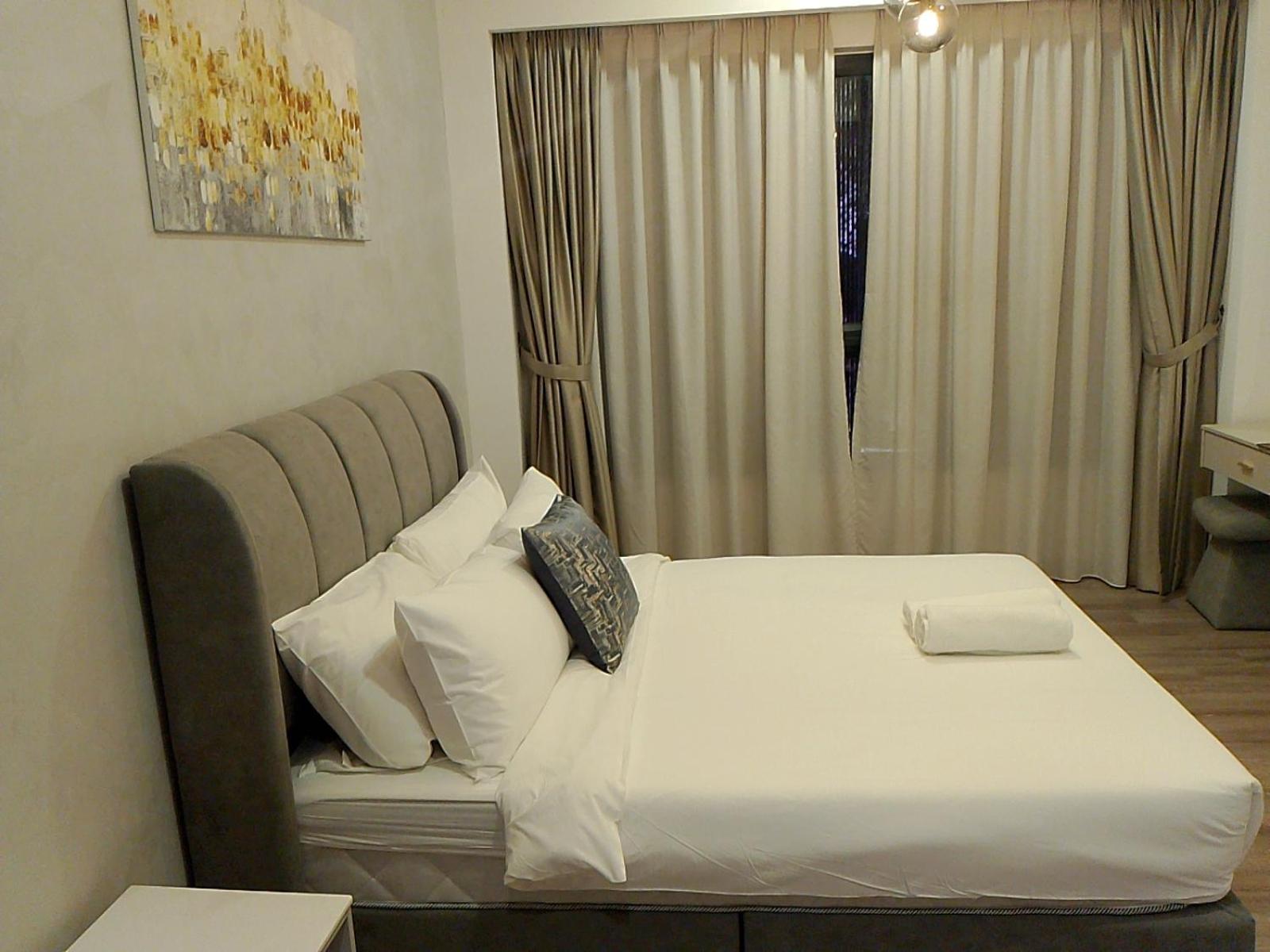 Apartment Agile Royal Trx By Kl